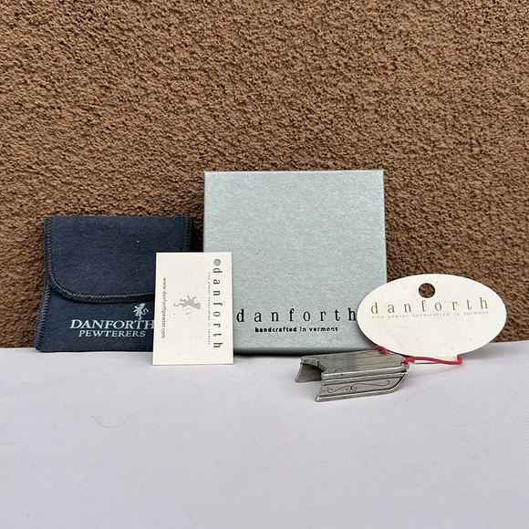 Danforth Victorian Pewter Sled 2003 Annual
Ornament Vintage - Picture 4 of 16